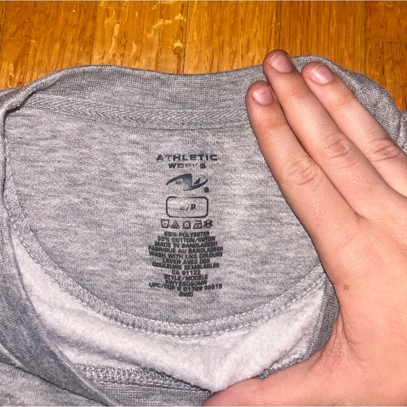 A mens grey crewneck from Walmart - Picture 3 of 4